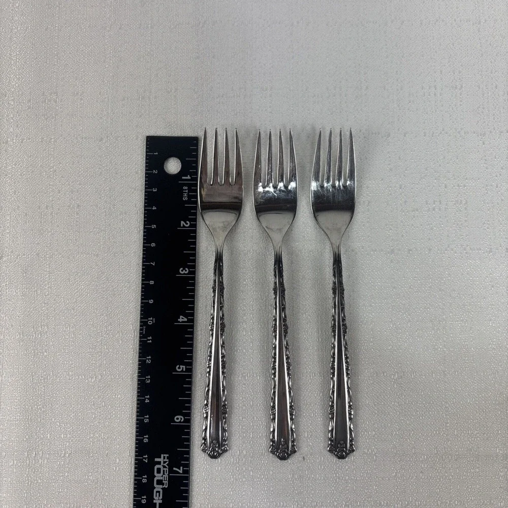 Oneida Deluxe CHERIE  Set of 3‎ Salad Forks 6 3/4